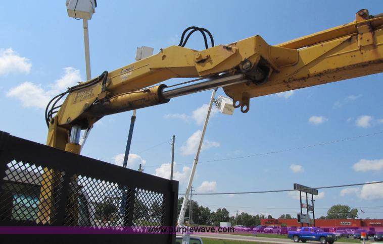 image for item F4931 2000 Chevrolet C7500 flatbed truck with crane