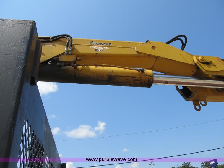 image for item F4931 2000 Chevrolet C7500 flatbed truck with crane