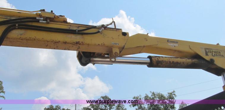 image for item F4931 2000 Chevrolet C7500 flatbed truck with crane