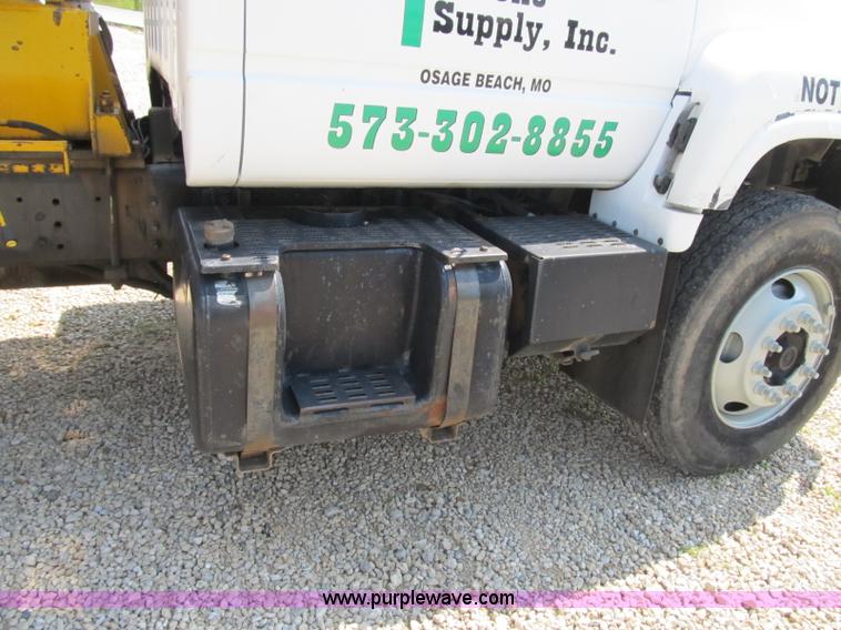 image for item F4931 2000 Chevrolet C7500 flatbed truck with crane