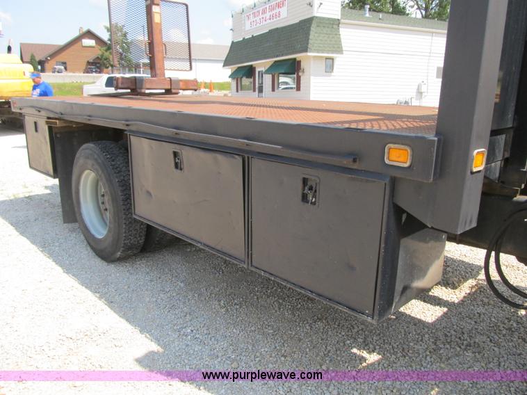 image for item F4931 2000 Chevrolet C7500 flatbed truck with crane