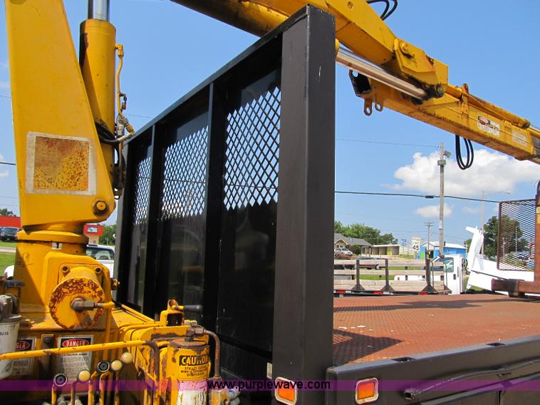 image for item F4931 2000 Chevrolet C7500 flatbed truck with crane