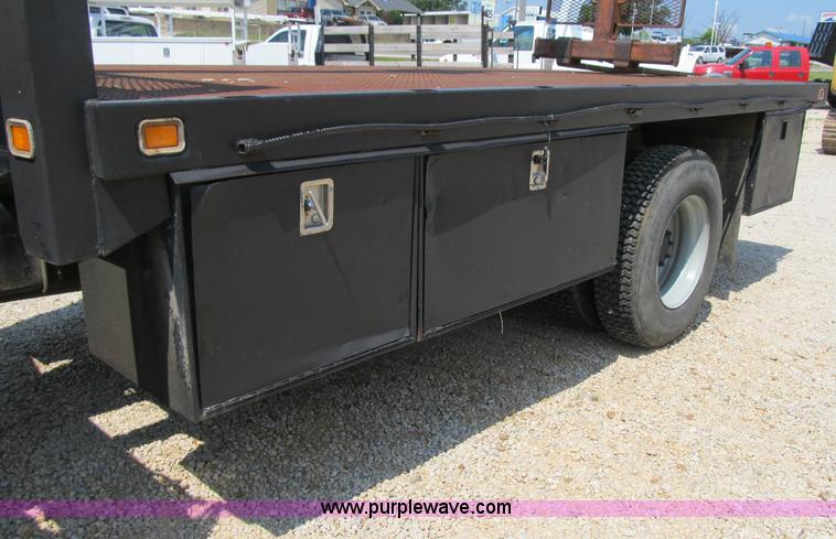image for item F4931 2000 Chevrolet C7500 flatbed truck with crane
