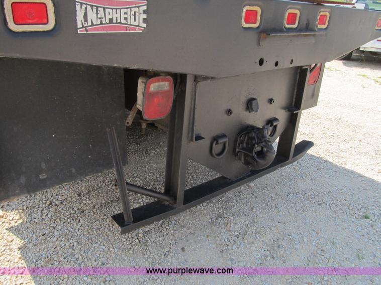 image for item F4931 2000 Chevrolet C7500 flatbed truck with crane