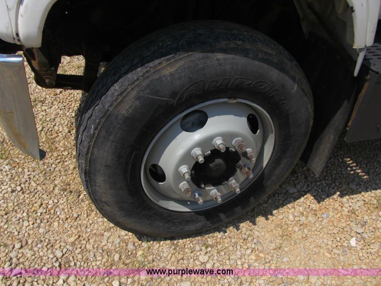 image for item F4931 2000 Chevrolet C7500 flatbed truck with crane