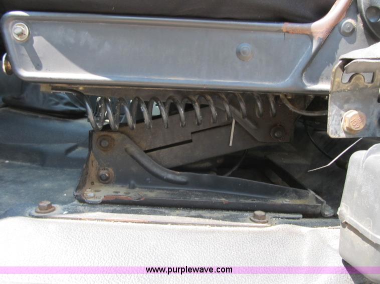 image for item F4931 2000 Chevrolet C7500 flatbed truck with crane