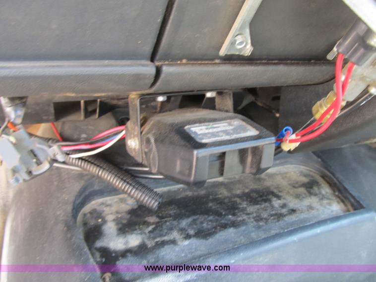 image for item F4931 2000 Chevrolet C7500 flatbed truck with crane