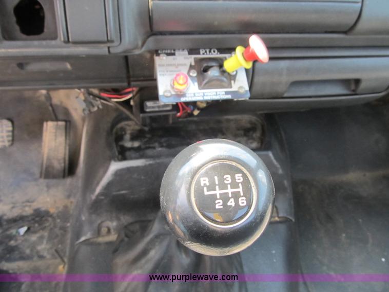 image for item F4931 2000 Chevrolet C7500 flatbed truck with crane