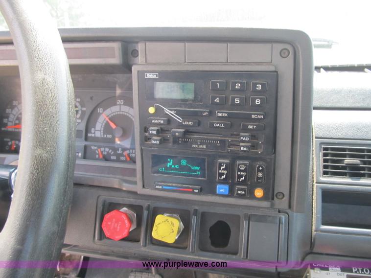 image for item F4931 2000 Chevrolet C7500 flatbed truck with crane