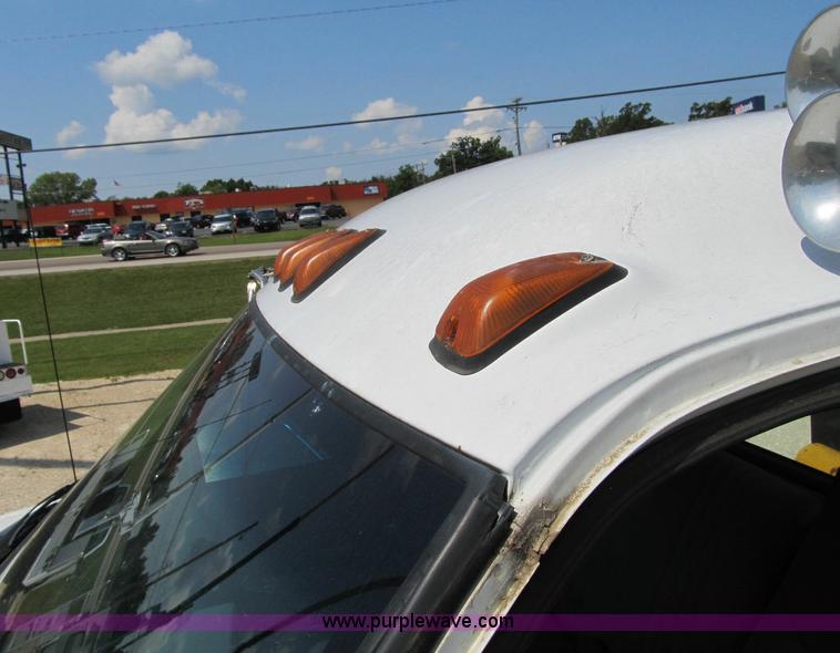 image for item F4931 2000 Chevrolet C7500 flatbed truck with crane