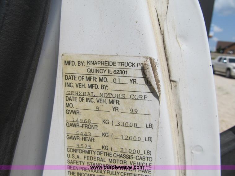 image for item F4931 2000 Chevrolet C7500 flatbed truck with crane