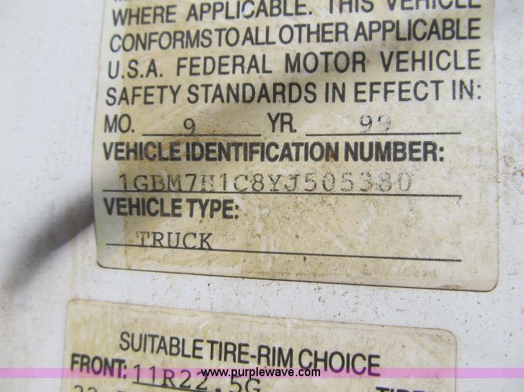 image for item F4931 2000 Chevrolet C7500 flatbed truck with crane