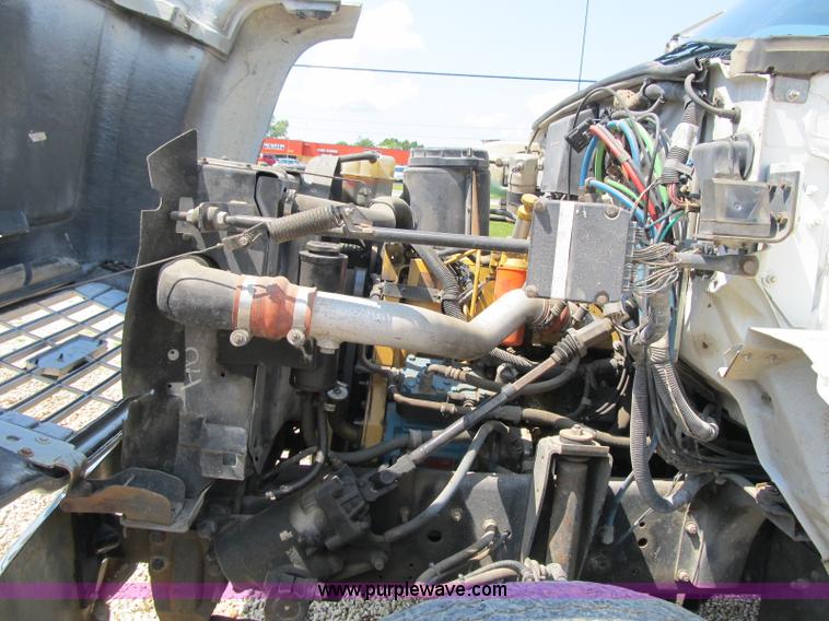 image for item F4931 2000 Chevrolet C7500 flatbed truck with crane