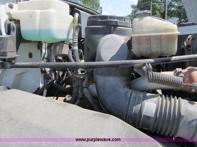 image for item F4931 2000 Chevrolet C7500 flatbed truck with crane