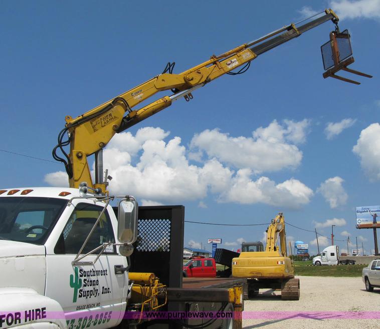 image for item F4931 2000 Chevrolet C7500 flatbed truck with crane
