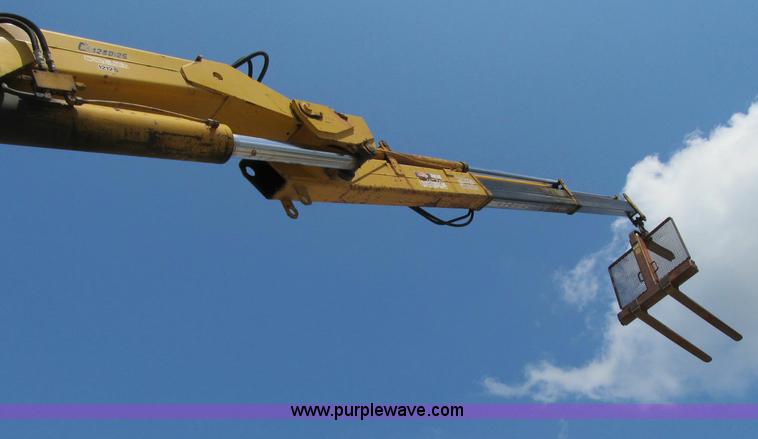 image for item F4931 2000 Chevrolet C7500 flatbed truck with crane