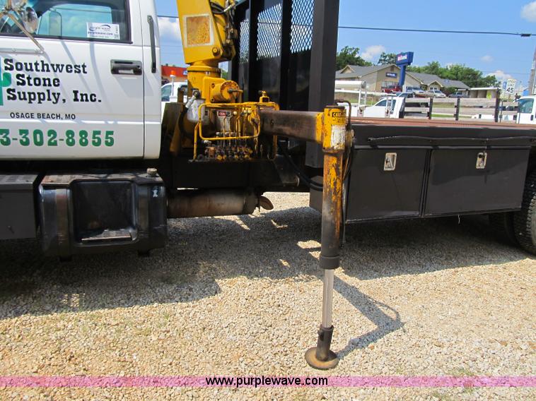 image for item F4931 2000 Chevrolet C7500 flatbed truck with crane