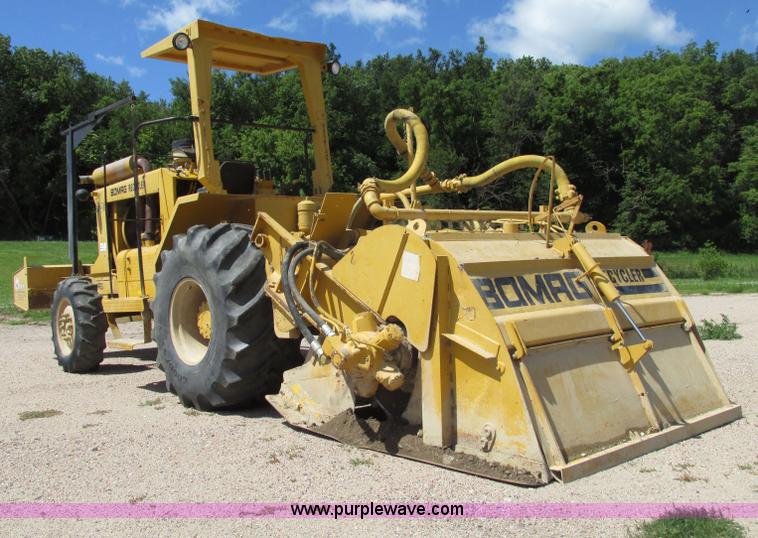 image for item F7446 1985 Bomag MPH 100R asphalt recycler