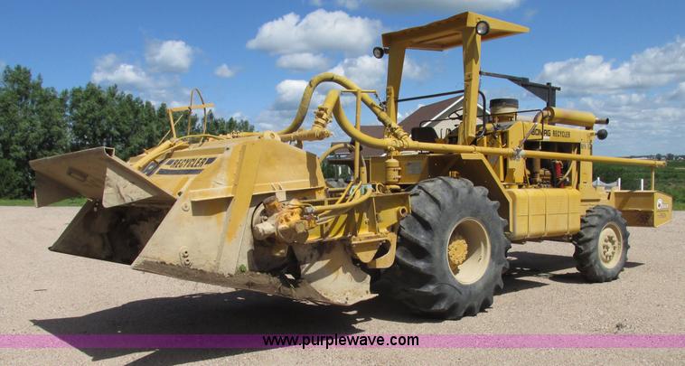 image for item F7446 1985 Bomag MPH 100R asphalt recycler