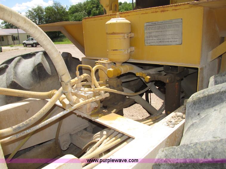 image for item F7446 1985 Bomag MPH 100R asphalt recycler