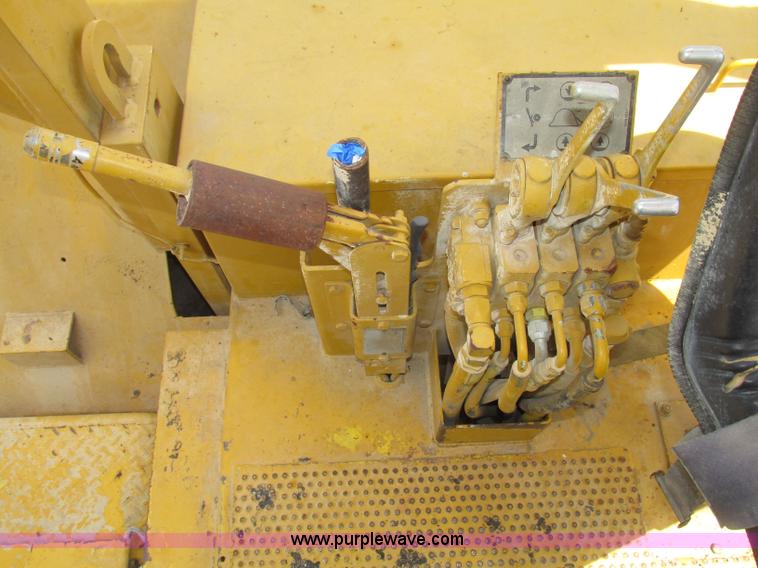 image for item F7446 1985 Bomag MPH 100R asphalt recycler