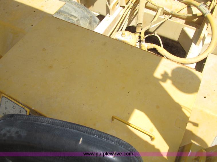 image for item F7446 1985 Bomag MPH 100R asphalt recycler