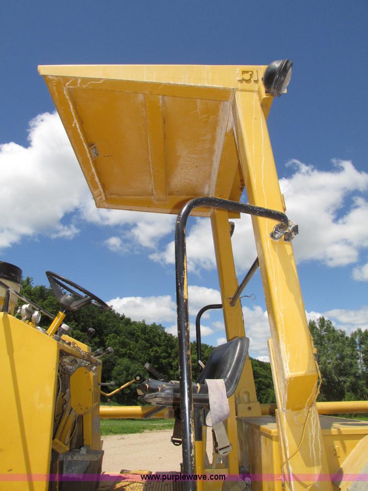 image for item F7446 1985 Bomag MPH 100R asphalt recycler