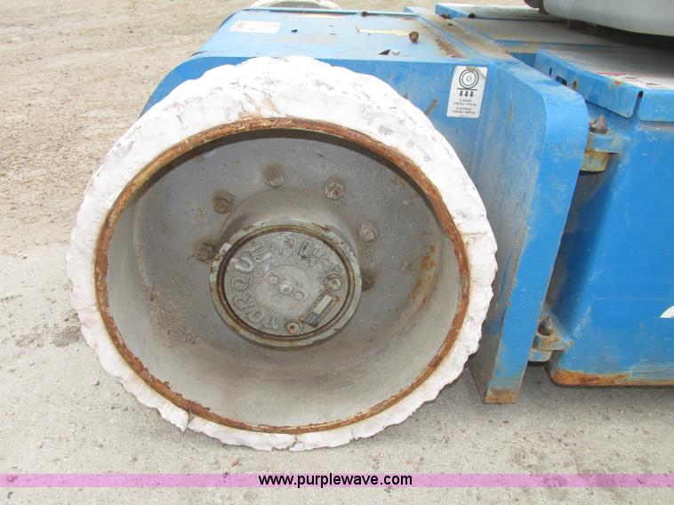 image for item F7459 2008 Genie Z30/20N boom lift