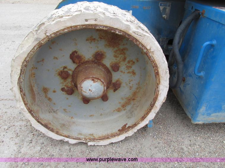 image for item F7459 2008 Genie Z30/20N boom lift