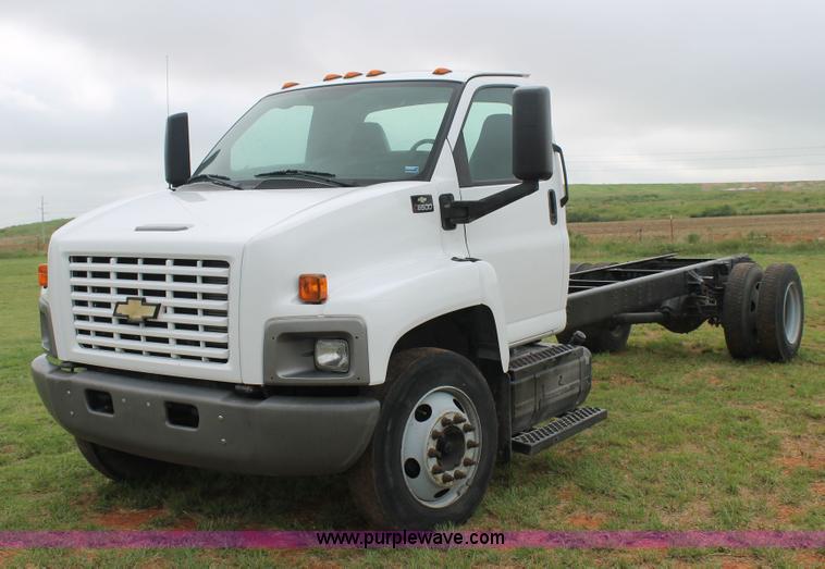image for item H2987 2006 Chevrolet C6500 cab and chassis