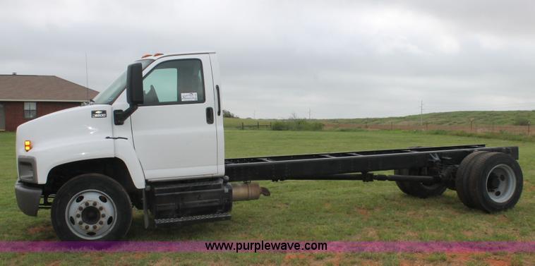image for item H2987 2006 Chevrolet C6500 cab and chassis
