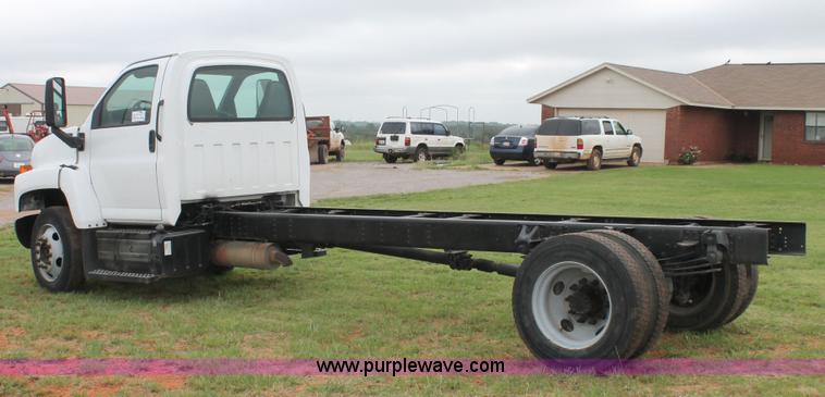 image for item H2987 2006 Chevrolet C6500 cab and chassis