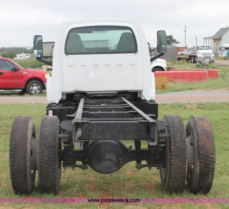 image for item H2987 2006 Chevrolet C6500 cab and chassis