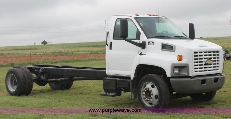 image for item H2987 2006 Chevrolet C6500 cab and chassis