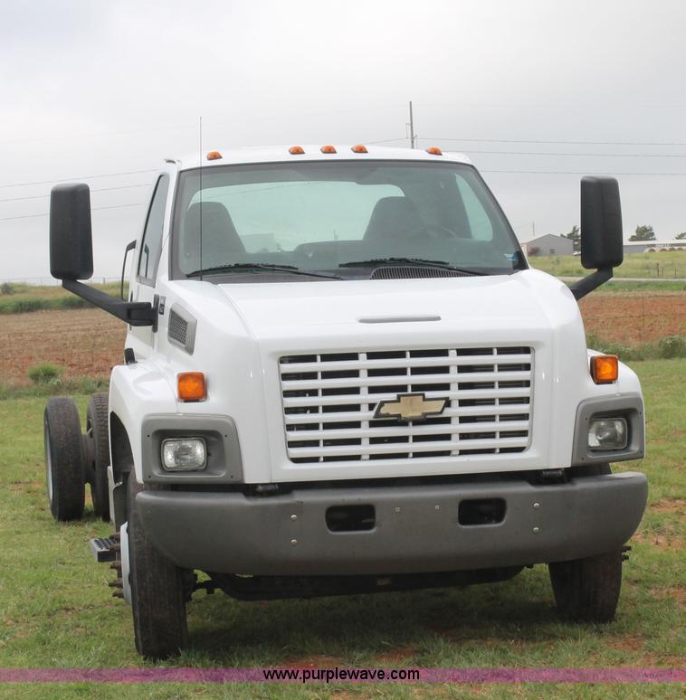 image for item H2987 2006 Chevrolet C6500 cab and chassis