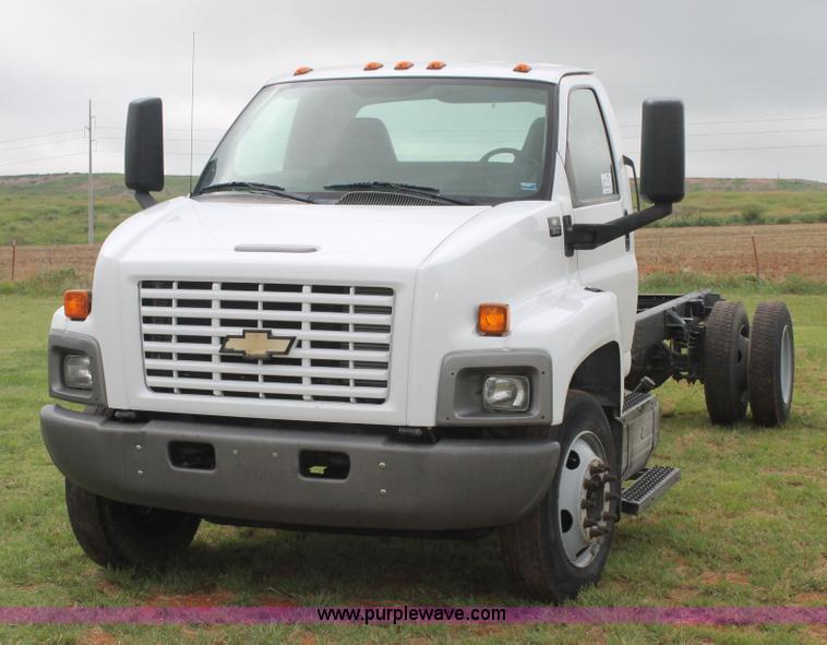 image for item H2987 2006 Chevrolet C6500 cab and chassis