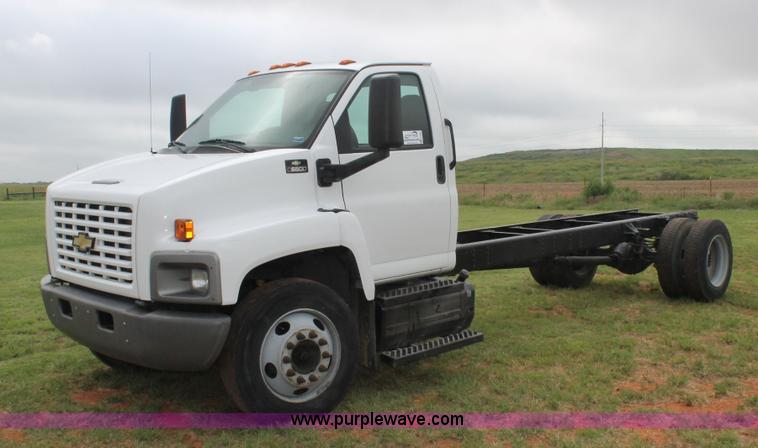 image for item H2987 2006 Chevrolet C6500 cab and chassis