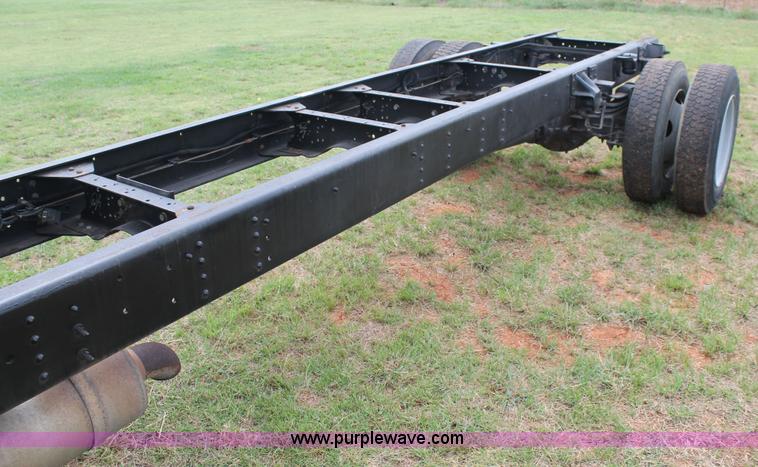 image for item H2987 2006 Chevrolet C6500 cab and chassis