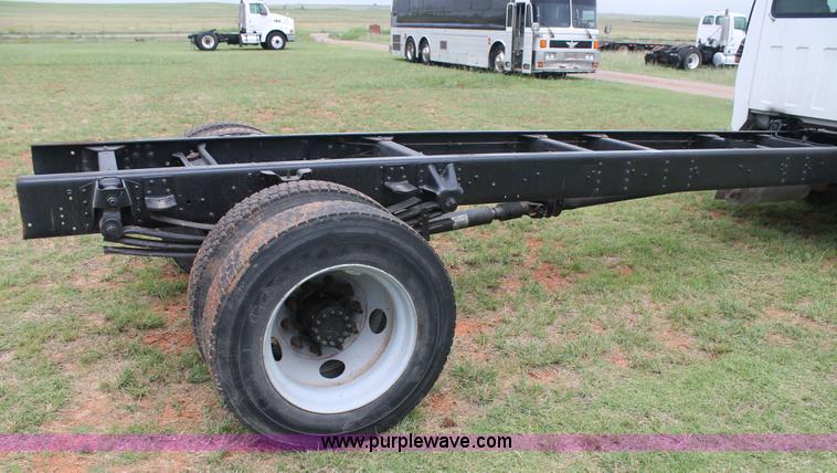 image for item H2987 2006 Chevrolet C6500 cab and chassis