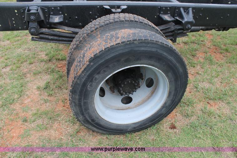 image for item H2987 2006 Chevrolet C6500 cab and chassis