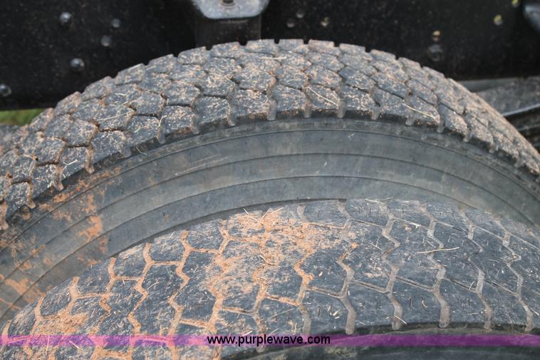 image for item H2987 2006 Chevrolet C6500 cab and chassis