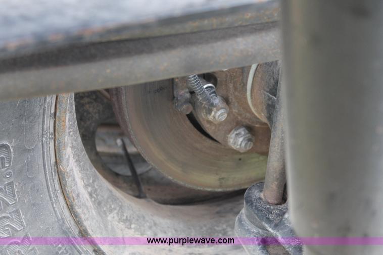 image for item H2987 2006 Chevrolet C6500 cab and chassis