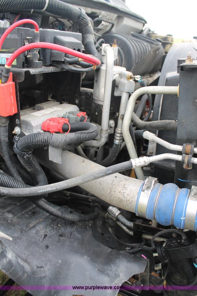 image for item H2987 2006 Chevrolet C6500 cab and chassis