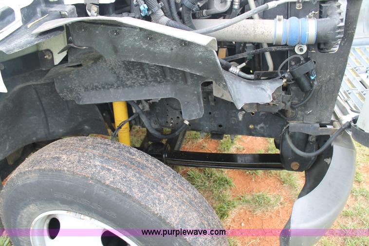 image for item H2987 2006 Chevrolet C6500 cab and chassis