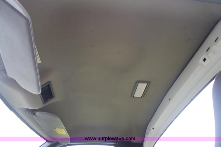 image for item H2987 2006 Chevrolet C6500 cab and chassis