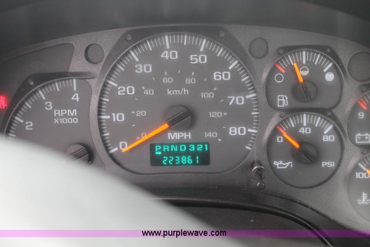 image for item H2987 2006 Chevrolet C6500 cab and chassis