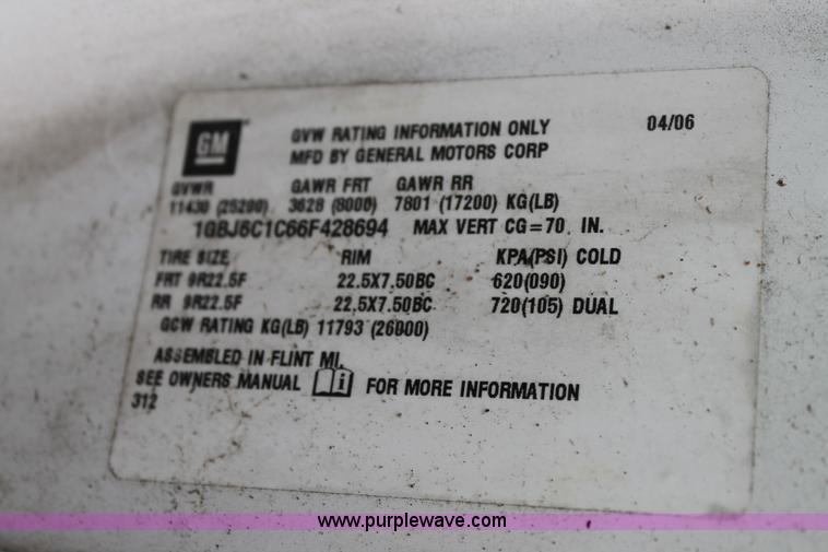 image for item H2987 2006 Chevrolet C6500 cab and chassis