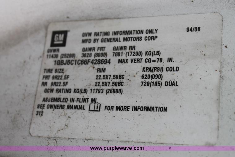 image for item H2987 2006 Chevrolet C6500 cab and chassis