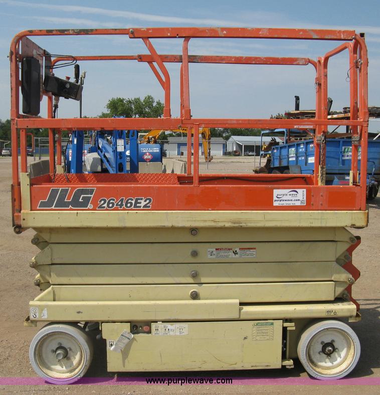 image for item H5314 2001 JLG 2646E2 scissor lift