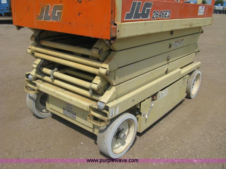 image for item H5314 2001 JLG 2646E2 scissor lift